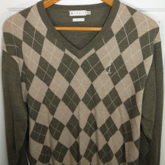 Peter Millar 100% Merino Wool Argyle V-Neck Sweater Men's LG Carmel CC Lamp Post - Picture 2 of 5